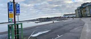 Nyheten på Skeppsbrokajen: Nu får bilarna parkera ett dygn
