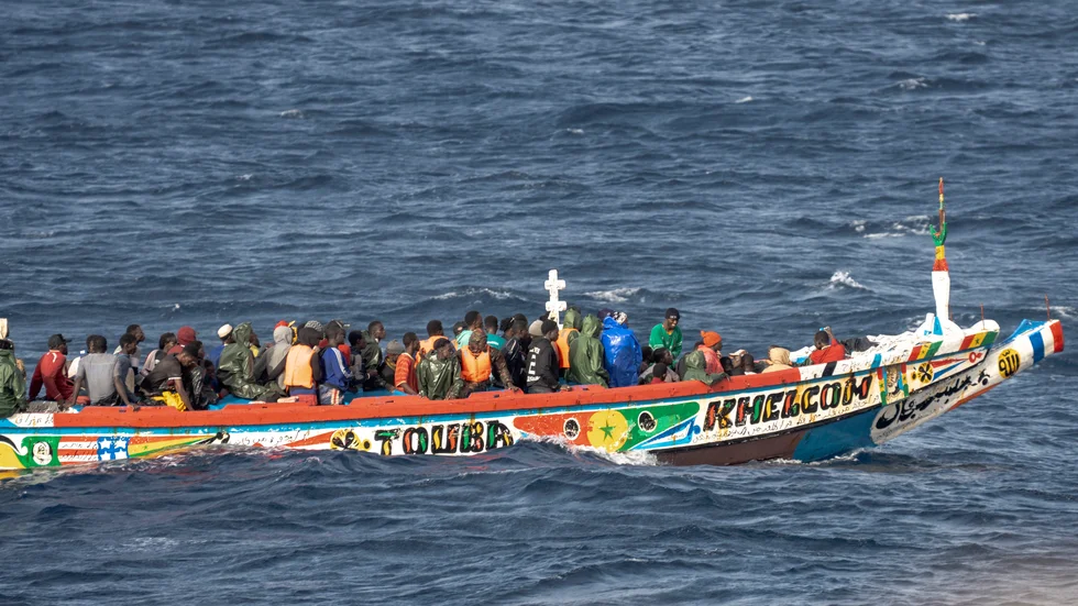 Migranter på en båt utanför spanska Kanarieöarna. Arkivbild.