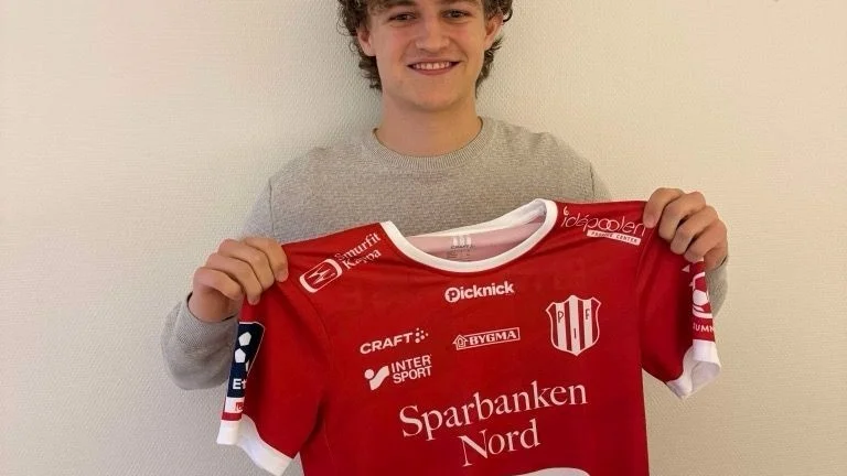 PIF herr plockar upp Melker Berg från egna led. Den 19-årige backen har PIF som moderklubb och har tillhört föreningen i princip hela sitt liv.