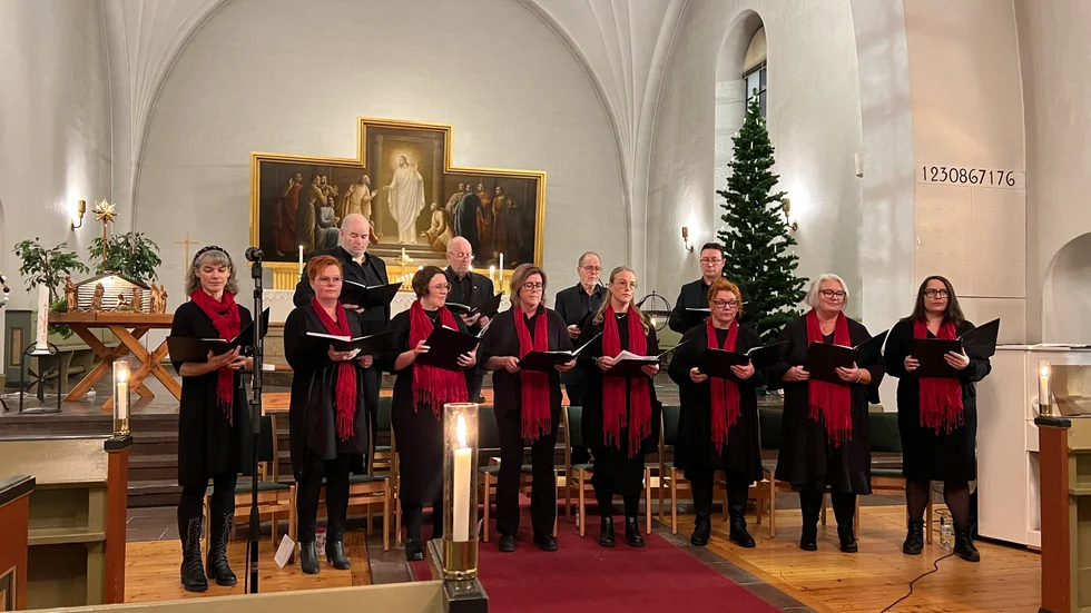 Kåge Motettkör bjöd på julstämning i Kusmarks kyrka den 21 december. För 38:e året i rad arrangerades Julton.