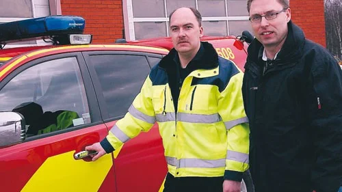 Deltidsbrandmännen Magnus Svahn och Peter Nestor är oroliga för att a-kassareglerna ska tvinga dem att sluta.