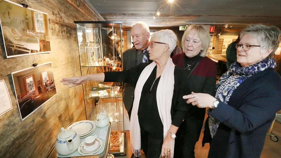 Gamla minnen väcktes till liv hos, från vänster Leif Carlsson, Inger Strand, Gertrud Odin Svensson och Sissi Lindström Andersson. Foto: Roelof Stroetinga