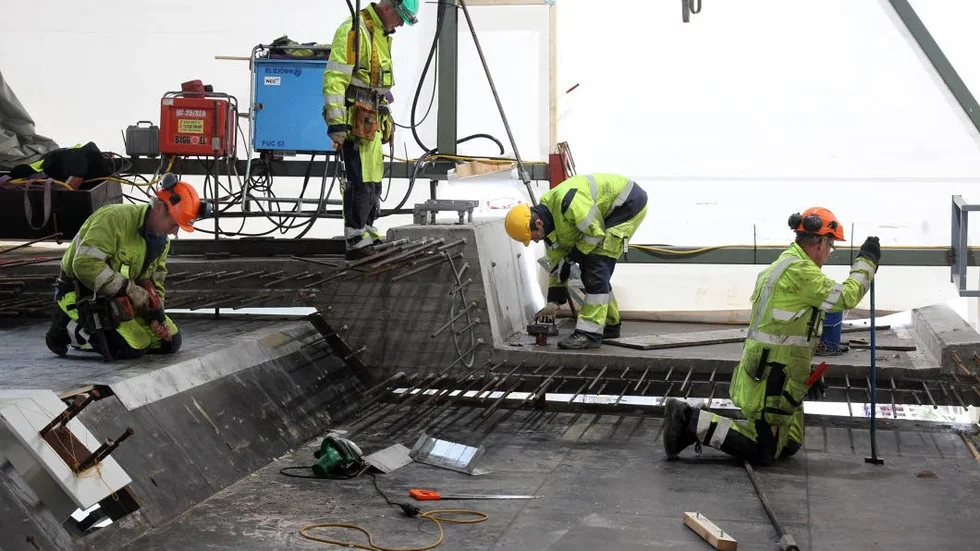 Samarbete. Det är inte bara den yrkesmässiga kompetensen som är viktig för att få ett jobb. Man måste också kunna kommunicera och samarbeta med andra människor, om anställningen kräver                             det, vilket många jobb gör.