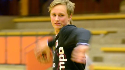 Robin Löfstedt har ett rappt skott och hoppas bidra med många mål för HHF den här säsongen. Foto: Magnus Strömsten