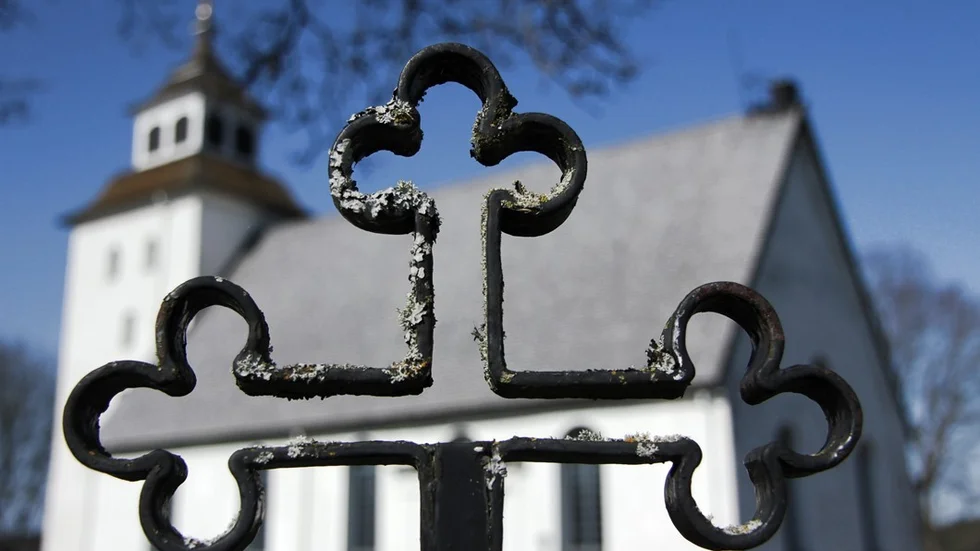 Tornet på Järeda kyrka ska få nytt spåntak i vår. Det är ett omfattande projekt som väntar. Tur att det inte är så högt.