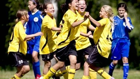 Bälinges Shannen Saengrat Léstrange gratuleras.