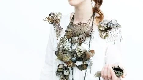 Smycken av Hanna Hedman, från utställningen Human tree.