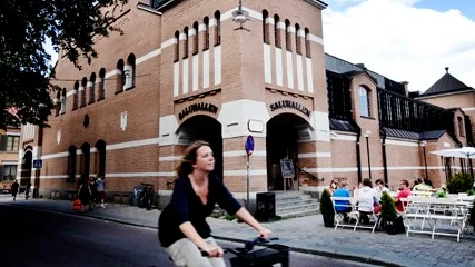 Saluhallen har gått i konkurs och byggnaden ska säljas ut på auktion i höst.