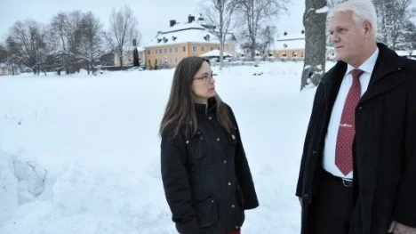 Eva Wrede intendent för stiftelsen och ordföranden  Leif Byman funderar över hur man ska kunna tjäna mer pengar.