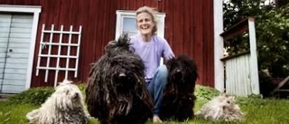 Hon trivs bra med bondens liv