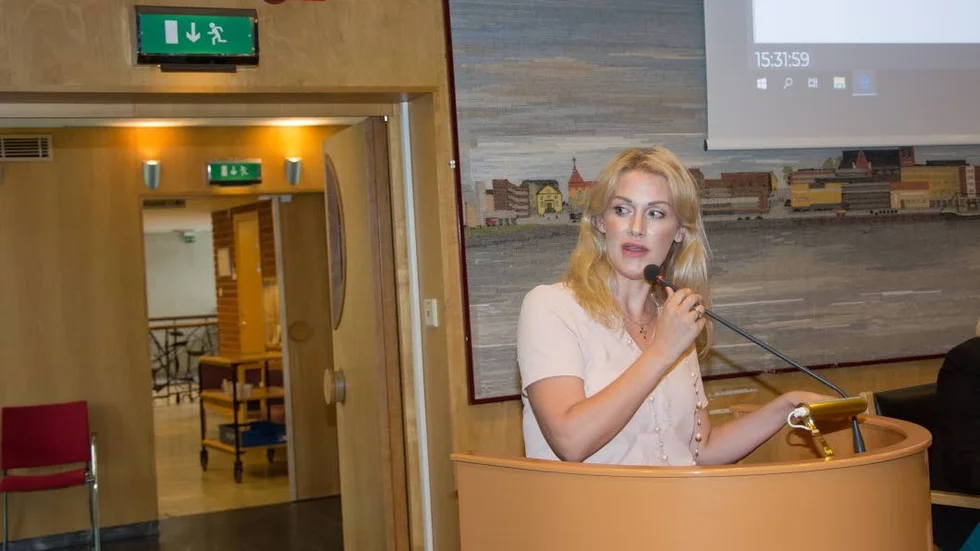 Emma Engelmark varnade för vad pensionsavgångarna bland lärarna kan leda till om några år. "Vi kan bli tvungna att stänga skolor på grund av att vi inte har behöriga lärare".