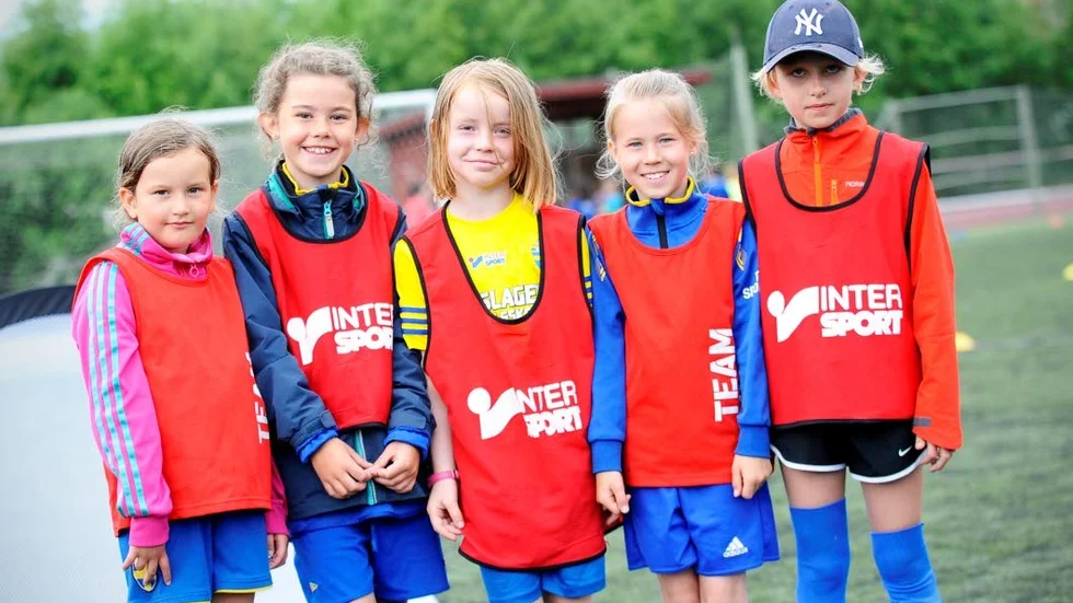 Lira BK:s fotbollsskola. Malou Wande, Vega Waller, Tilde Rosendahl, Emilia Wirén och Klara Grönlund.