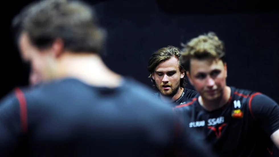 Pontus Själin och Jonas BErglund pustar ut mellan de korta intervallerna.
