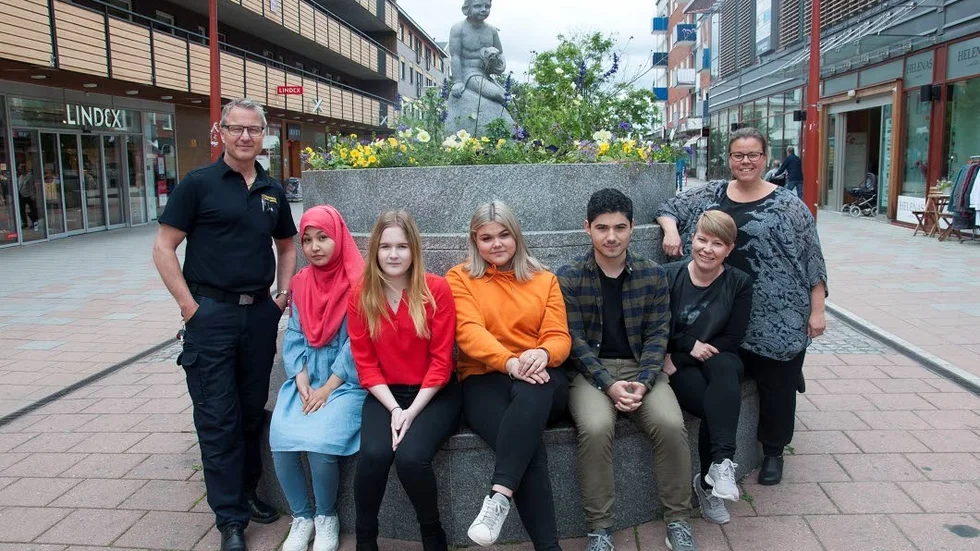 Bättre för Boden. Det hoppas Tommy Lindvall, säkerhetschef, ferieungdomarna Gul Yag, Viktoria Löwgren, Amanda Hellsten, Suad Huseynli, Beata Broström,Jobbcenter,  Helena Löfgren, Jobbcenter och resultaten av enkäterna kan bidra med.