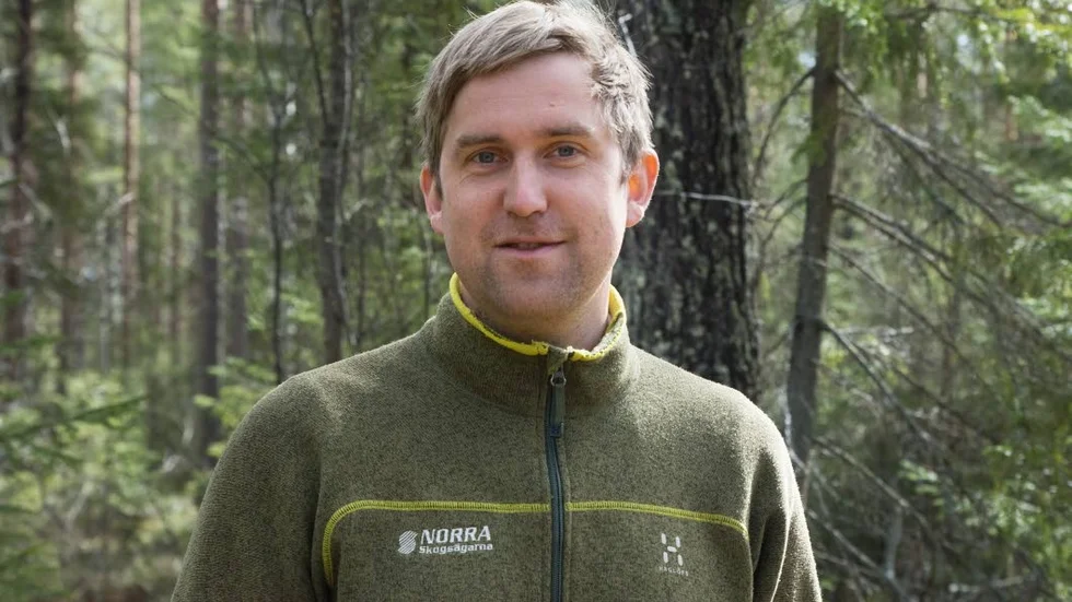 Sebastian Enegren trivs med jobbet som skoginspektör i Norrbotten.