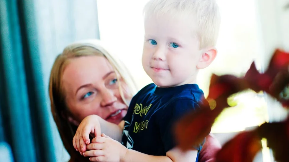 Storebrorsan Walter njuter att sommarlovet.