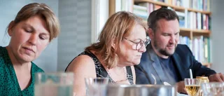 Glada miner på sur premiär