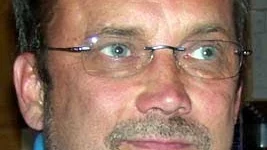 Tomas Junkka efterfrågar åtgärder för vägen till Treenigheten.