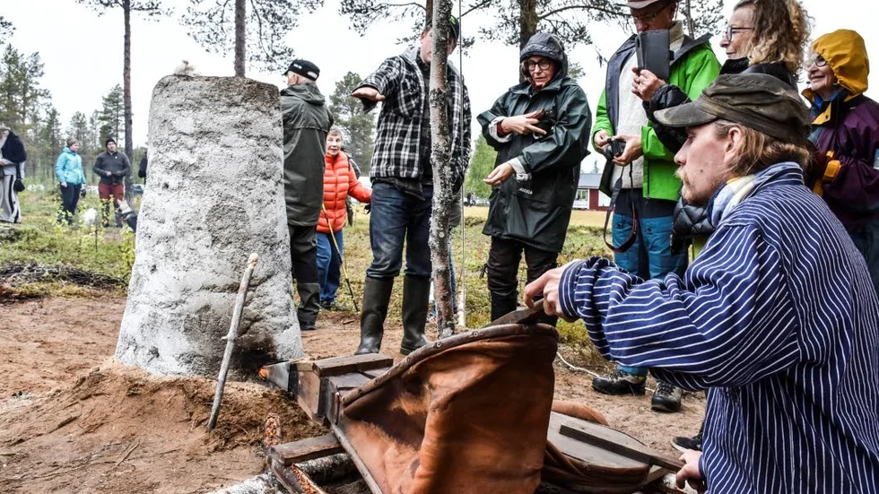 Jocke Hedberg, Bäckedals folhhögskola, bälgar med hög intensitet. Ett jobb de turas om med inledningsvis när farten måste vara hög för att få igång värmen ordentligt.