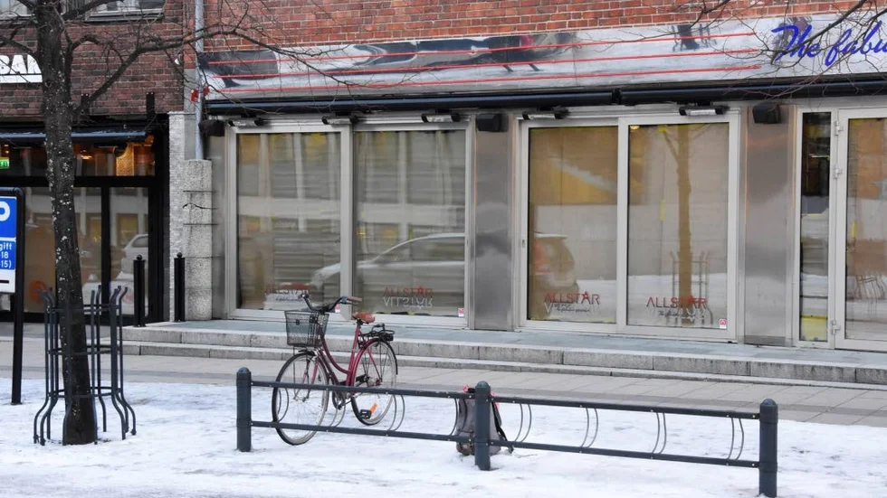 Sedan förra helgen har rutorna på CG Bar och Allstar varit igenbommade och i lokalerna pågår ombyggnationer.