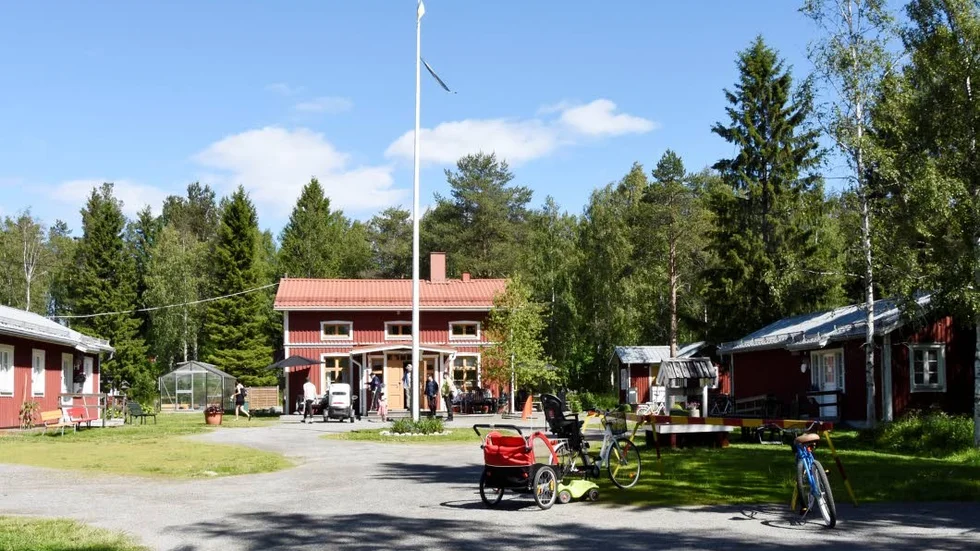 Luleå kommun har avvecklat verksamheten vid Hertsö Miljögård men förra sommaren hölls fiket öppet genom Luleå barnidrottsförening. Nu är det klart att Luleå barnidrottsförening ska driva fiket även i sommar.