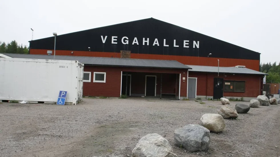 En av anmälningarna gäller ombyggnaden och utbyggnaden av Vegahallen i Tierp.