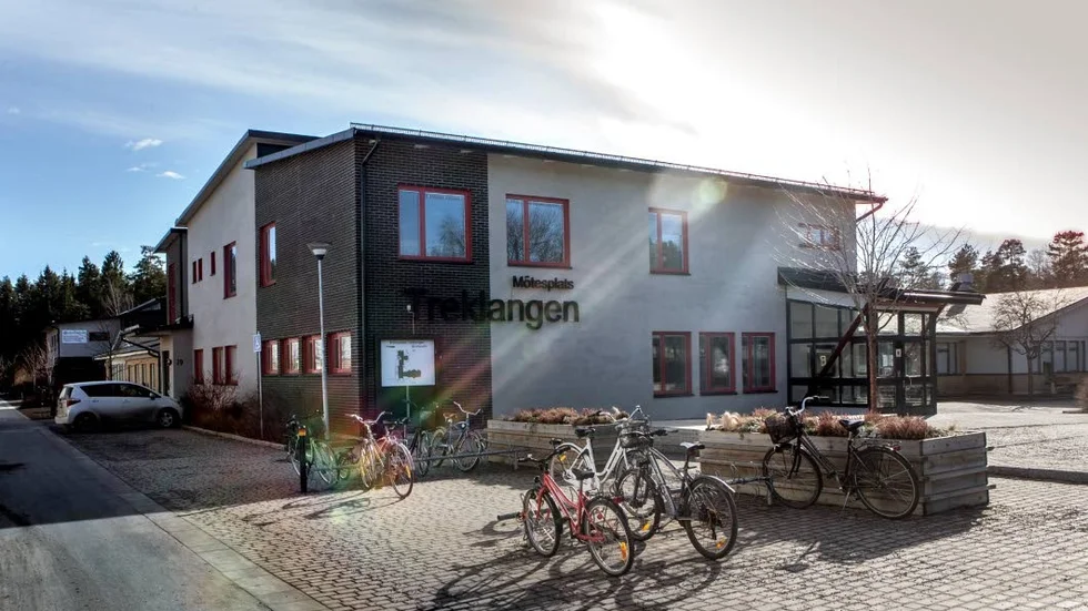 Här i samma byggnad som Treklangens skola ska poliskontoret öppna i maj.