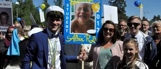 Med ryggen rak och huvudet högt