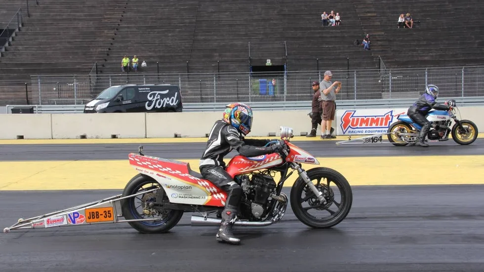 Kval. Dragracing på Tierp Arena.