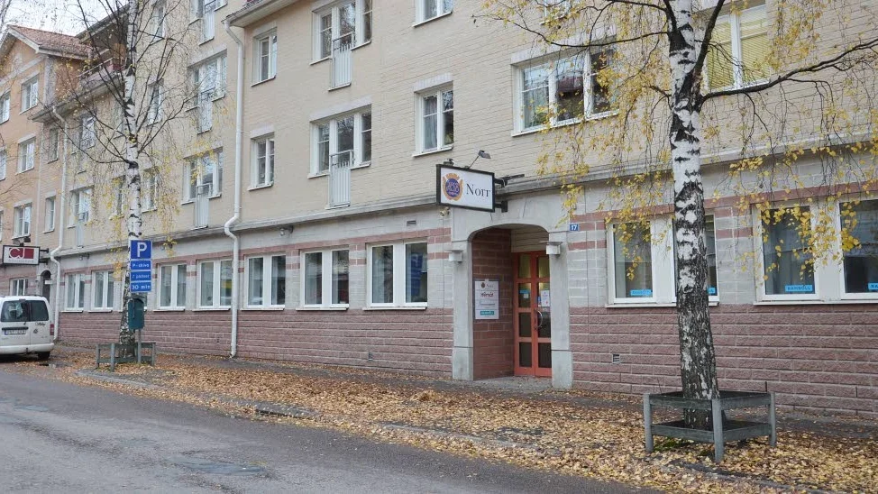Här är HSB i dag efter Kungsgatan, nästan mittemot Strand Fysio i nedre stadsdelen.
