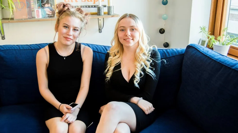 Emmie Selström, 15, och Caroline Egnell, 15, båda från Boden, tror inte det är nyttigt för unga människor att dricka alkhol. Nästan alla deras kompisar är också med i UNF.