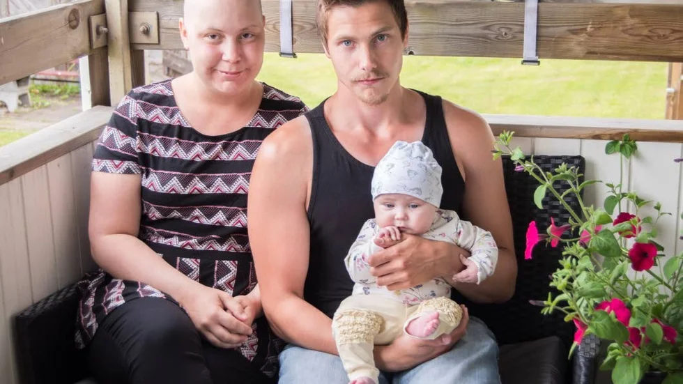 "William är min stora trygghet när jag åker till Umeå", berättar Madelene Isaksson, som just nu är hemma med honom och dottern Alina i Luleå för att vila upp sig mellan cellgiftsbehandlingarna.