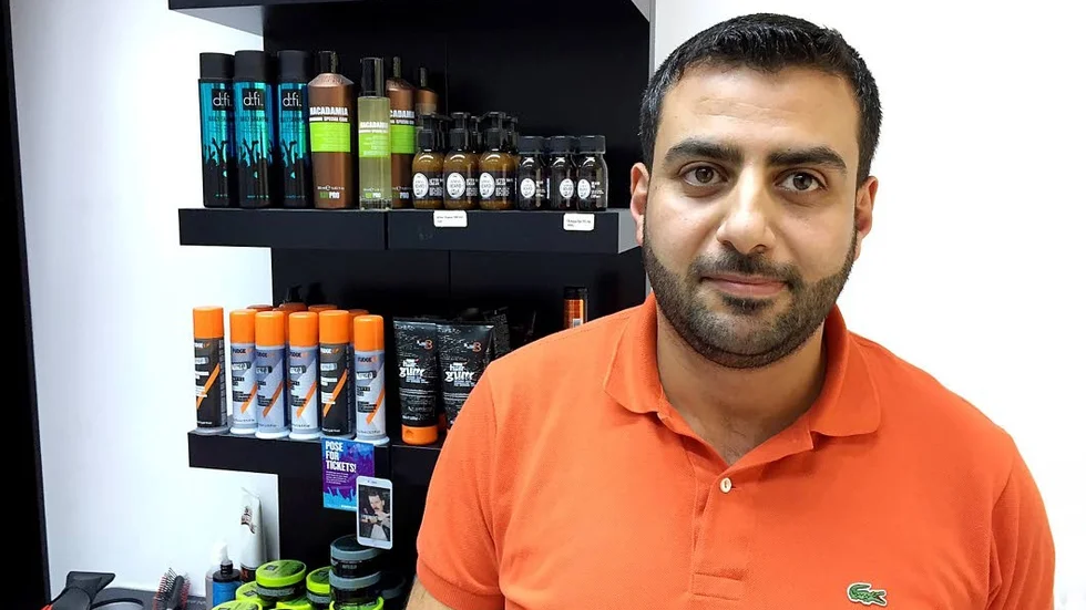 Ägare. Mustafa Ibrahim äger Din Salong i centrala Luleå.