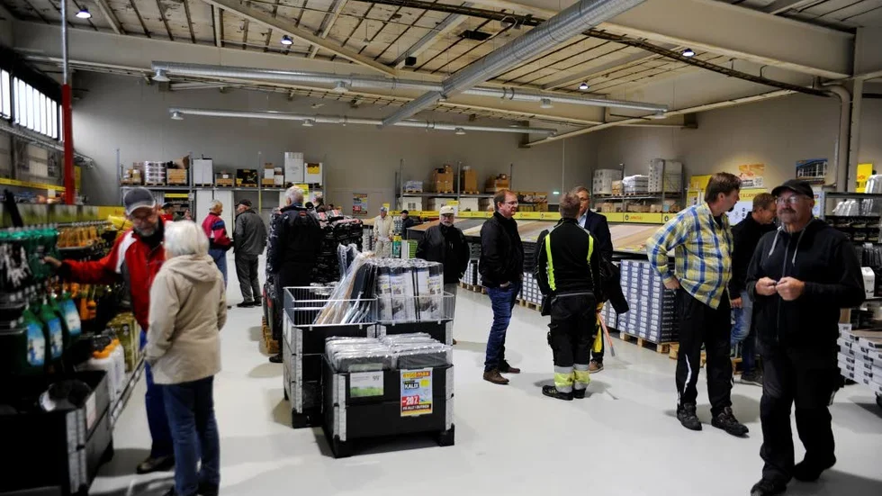 Gott om plats. Lokalen är 8 000 kvadratmeter stor. "Större än vårt varuhus i Luleå faktiskt", säger regionchef Jens Kristofersson.