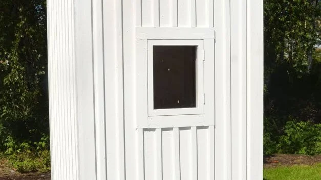 Ett av tornen, vid ingången till Furuvallen.