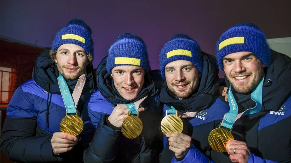 De svenska skidskytteherrarna Peppe Femling, Sebastian Samuelsson, Jesper Nelin och Fredrik Lindström tar emot sina guldmedaljer efter vinsten i herrarnas skidskytte stafett 7,5km vid vinter-OS i Pyeongchang. Nu är halva stafettlaget klart för Piteå Skidskytteklubb.