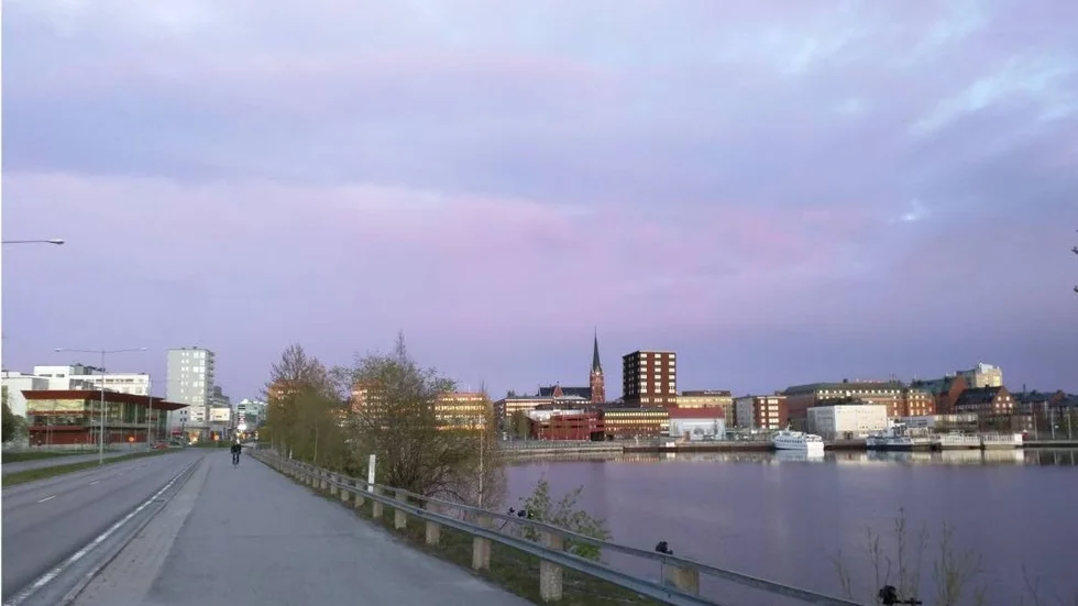 Vy från Bodenvägen. Så här kommer frimurarnas påbyggnad att se ut från Bodenvägen. På skissen finns inte Diös planerade bostadsbygge med, det huset blir lika högt.