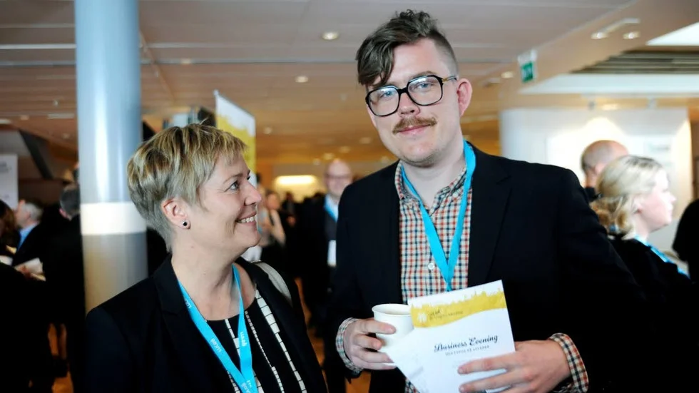 Nätverkar. Petter Norén och Maria Wahlberg från Visit Luleå menar att Business Evening är ett bra tillfälle att nätverka och knyta nya kontakter.