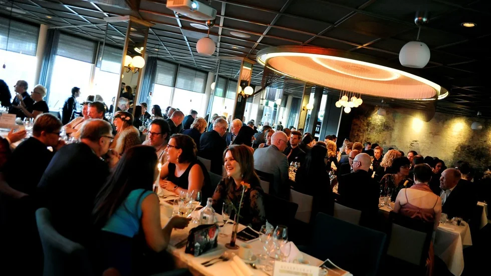 Fullsatt. Hela restaurangen på Hotell Valhall var fullsatt på galan.