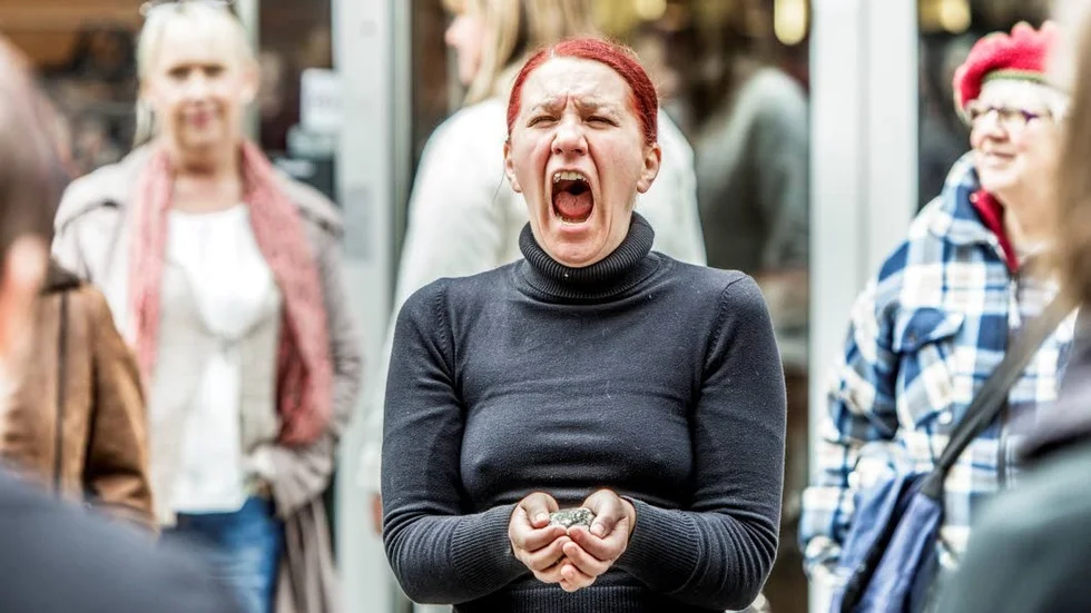 SU-EN bjöd in performancekonstnärer.