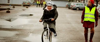 Vuxna fick lära sig cykla