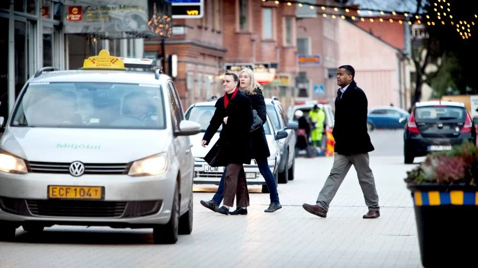 Gåfartszonen på Dragarbrunnsgatan är och förblir en olycklig halvmesyr.