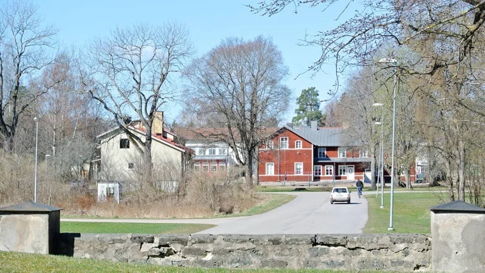 Namnlös. Den hittills namnlösa tvärgatan mellan Nygatan och Skolgatan ska döpas efter namnförslag från medborgarna.