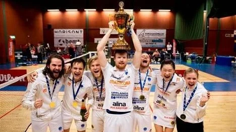 Fyrisfjädern jublar efter klubbens fjortonde SM-guld.