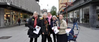 De uppmanar föräldrar att släppa mobilen
