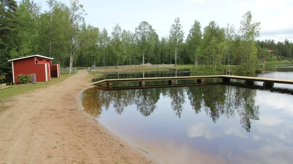 Ortsbor och lokala företag har bidrageit till Myranbadets ansiktslyftning.
