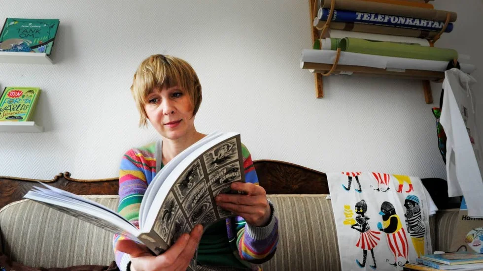 Lena Sjöberg i sin ateljé och skrivarlya hemma i Mörtfors.
Arkivbild: Karin Hertz