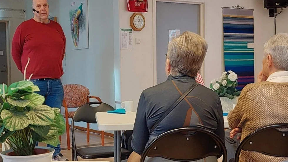 Piteå PRO gästades av socialnämndens ordförande  S-G Pettersson under fredagskaféet. Han berättade om socialtjänstens olika verksamheter.