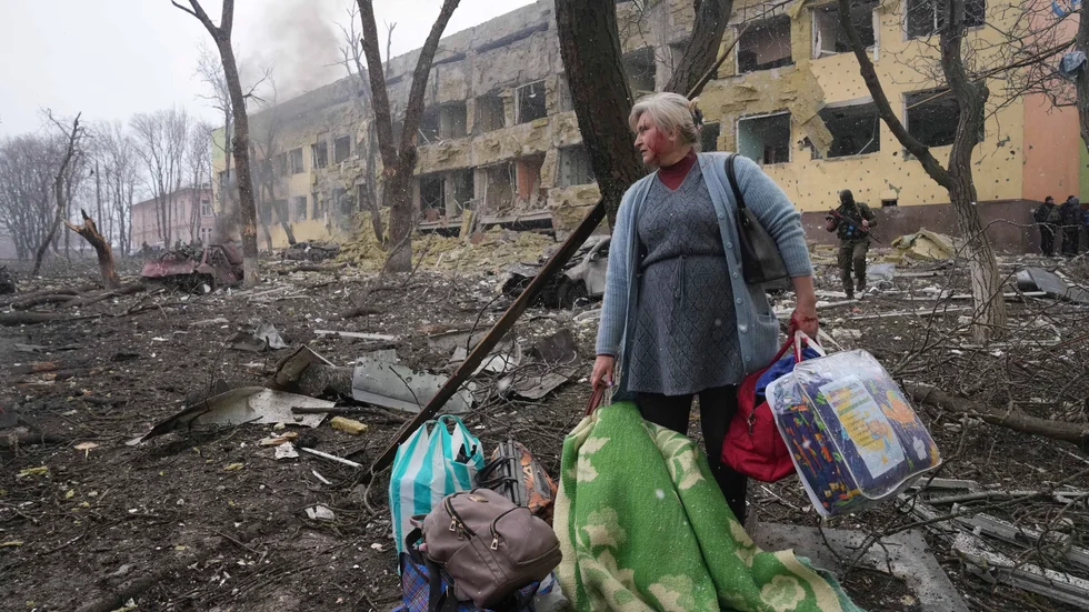 Ett sjukhus i Mariupol skadades svårt av bomber under onsdagen.