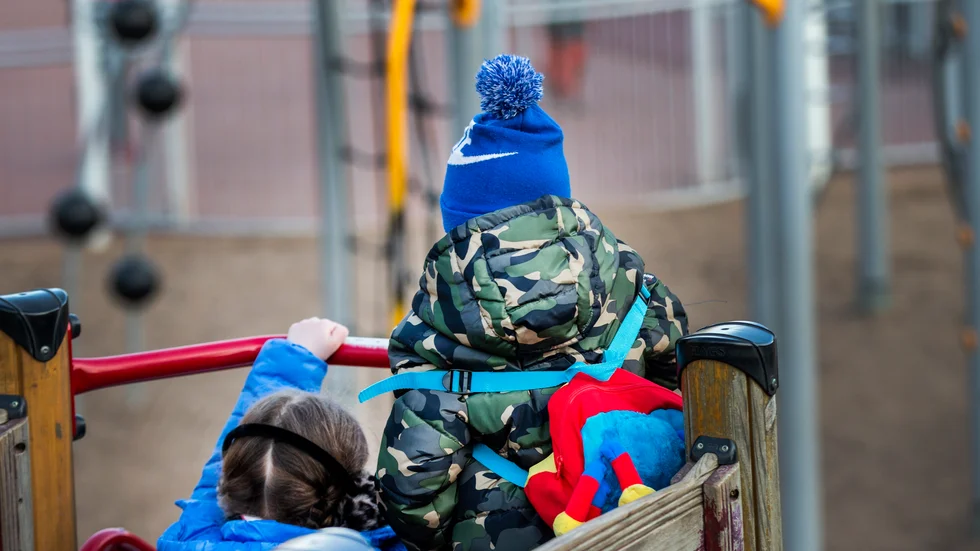 "Det bästa Sverige och Norrbottens kommuner kan göra är att säkra deras rätt till utbildning", anser debattörerna om barnen från Ukraina. (Arkivbild)